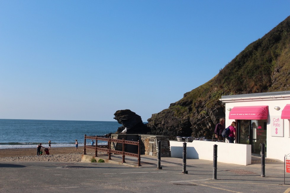Morlogws-Farm-Holidays-Llangrannog-02