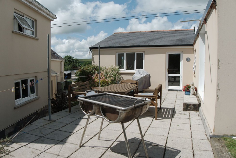 Morlogws-Farm-Holidays-Patio-01