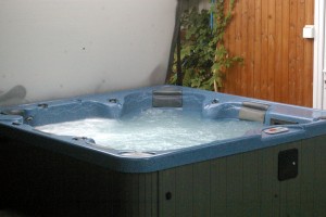 Morlogws-Hot-Tub-01